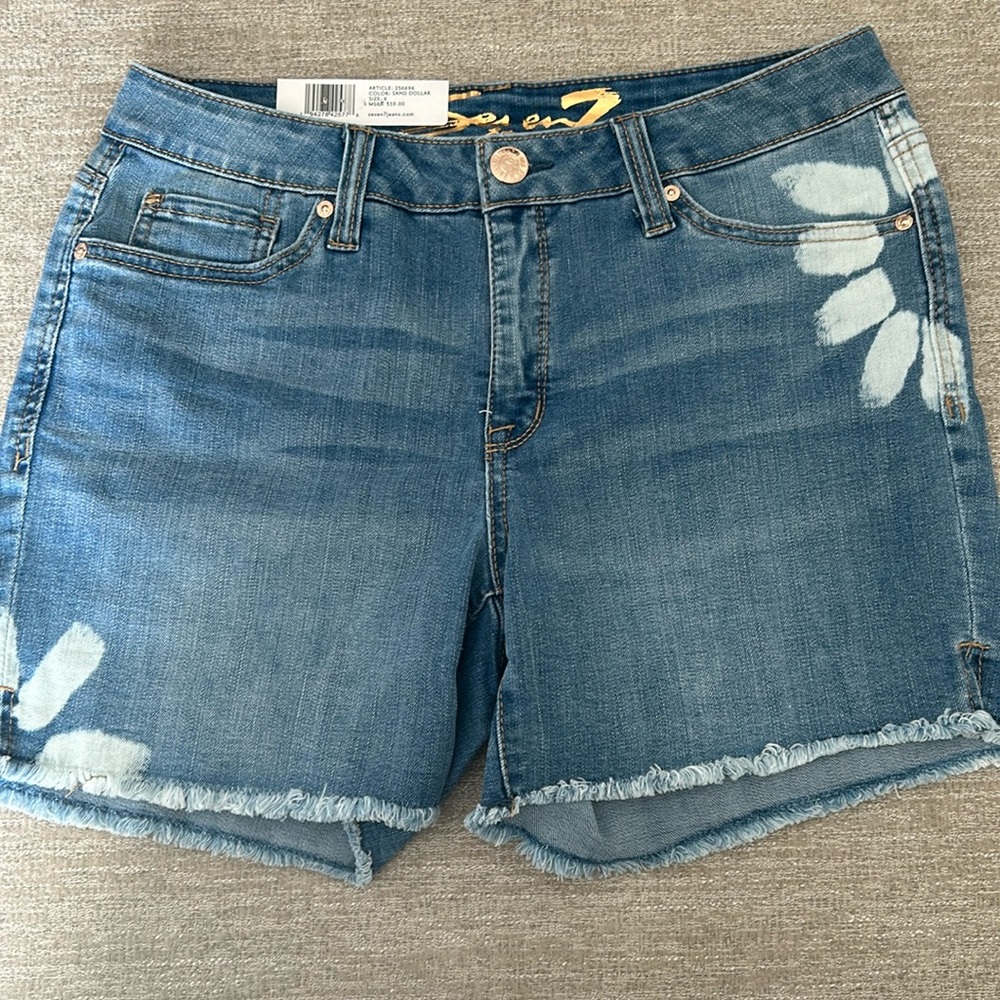 Seven7 Fray Hem Stretch Comfort Weekend Shorts Size 6. NWT. - Picture 1 of 13